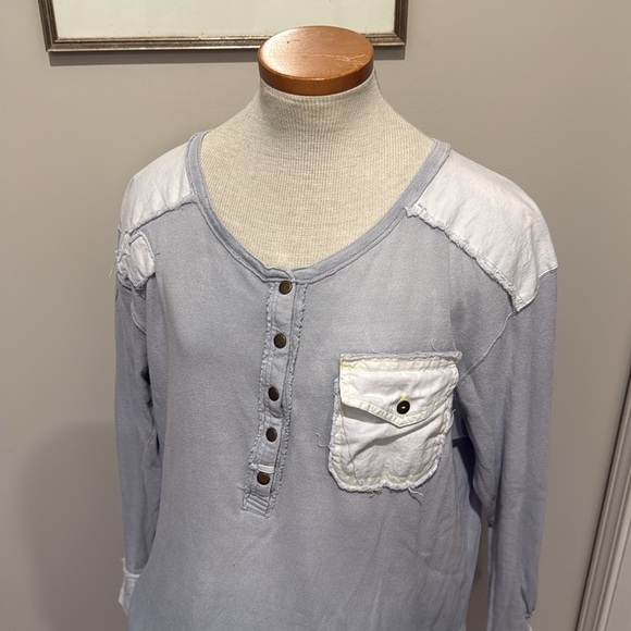 We The Free - Gene Henley Distressed V-Neck Pocket Blue Oversized Shirt - Large - Picture 11 of 13